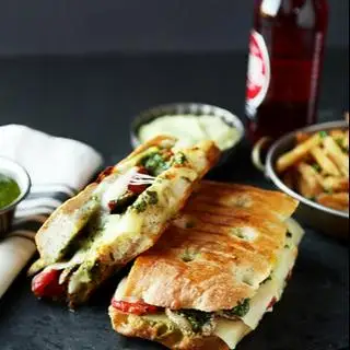 Italian grilled chicke pesto panini - 125.000 ₫ tại Wrap & Run - Nguyễn Thị Minh Khai