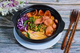 mỳ cay xúc xích  - 50.000 ₫ tại Phú Châu - Bún Đậu & Mì Cay Sasi - Đường Số 2