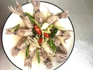 Hình ảnh Mực hấp gừng (7 -8 mực)