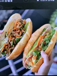 Bánh mì chả cá  - 30.000 ₫ tại Bánh Mì Hà Nội - Nguyễn Bỉnh Khiêm