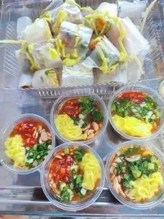 bánh tráng phơi sương cuốn - chấm sốt me bơ  - 35.000 ₫ tại Bánh tráng Trynh Trynh - Tôn Đản