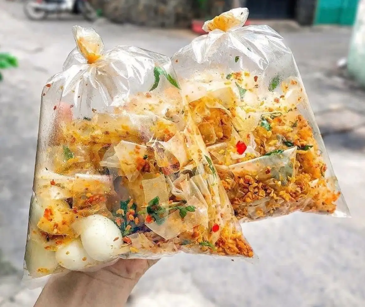 Bánh tráng dẻo trộn tỏi ớt - 28.000 ₫ tại Tiệm Nhà Ger - Bánh Tráng Trộn Mỡ Hành Tóp Mỡ - Trần Xuân Soạn
