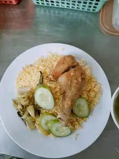 Hình ảnh Cơm chiên gà xối mỡ Đùi tỏi.