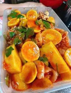 Hình ảnh Chân Gà Mix Mề Gà Sốt Thái 