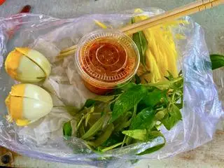 Bánh tráng chấm - 30.000 ₫ tại Bánh Tráng Trộn Cô Bông Thủ Thiêm - Đường Số 15