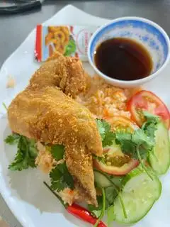 Cơm cánh gà rán - 40.000 ₫ tại Cơm Gà Xối Mỡ Thuận Phát - Tỉnh Lộ 10