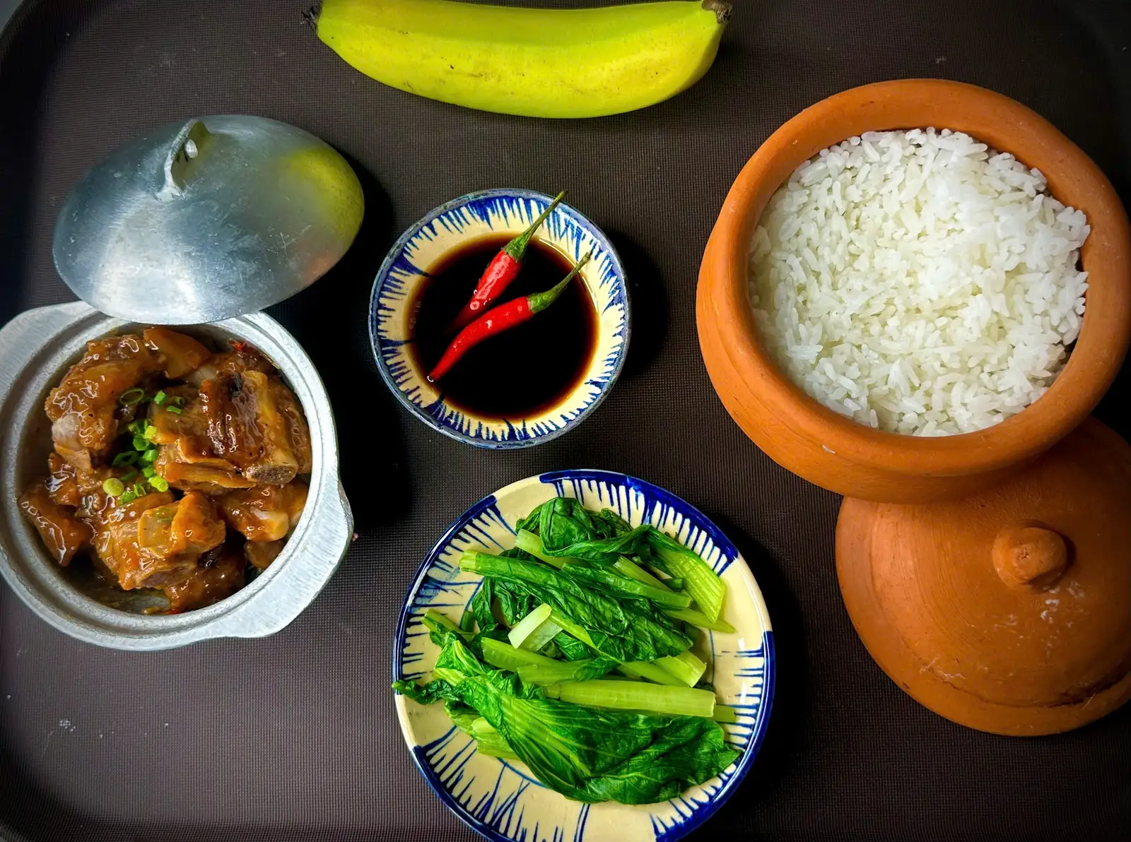 Hình ảnh Cơm thố béo Sườn xào sa tế cay