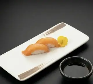 Hình ảnh Nigiri cá hồi Na Uy 2 miếng