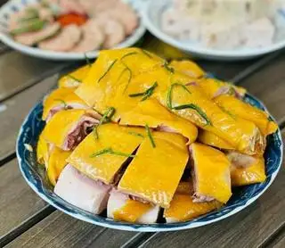 Hình ảnh gà ủ muối hoa tiêu nửa con