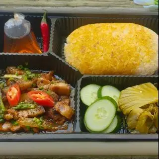 Hình ảnh Cơm Niêu + Gà Ta Kho Gừng + Canh