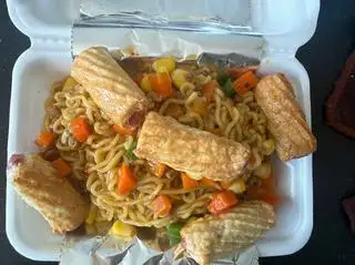 Hình ảnh Mì Trộn Indomie Mực Xoắn - Bát quái Mực mì