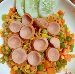 Hình ảnh Mì trộn xúc xích ( đã bao gồm tiền hộp )