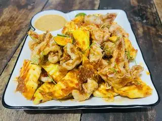 Hình ảnh Chân gà sốt Thái rút xương M 