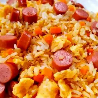 Hình ảnh Cơm rang giòn xúc xích