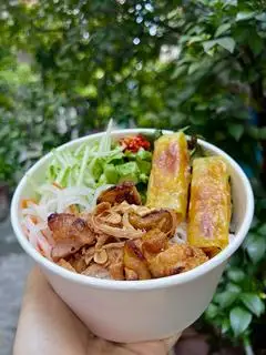 Hình ảnh Bún thịt nướng xiên -  chả cuốn chiên