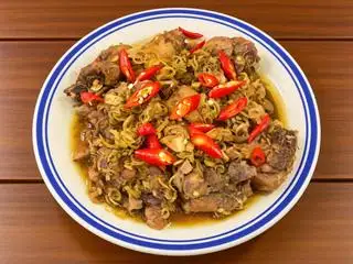 Hình ảnh Cơm Gà Kho Sả