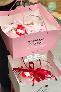 Bánh kem hộp mica trái tim(Túi Hồng) - 430.000 ₫ tại Home Cakes - Bánh Kem, Bánh Lạnh & Trà Trái Cây - Huỳnh Tấn Phát
