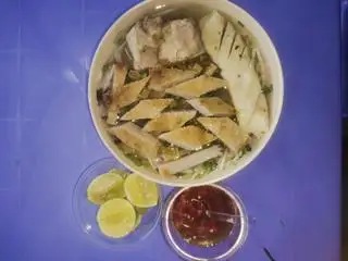 Bánh Canh chả cá thập cẩm - 45.000 ₫ tại Quán Hoàng - Bánh Canh Chả Cá, Bánh Mì Chả Cá & Bánh Mì Ốp La - Lý Thường Kiệt