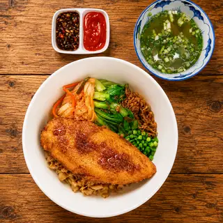 Mì trộn gà tắm mắm - 40.000 ₫ tại Hẻm FastFood - Mì Trộn Trứng Lòng Đào