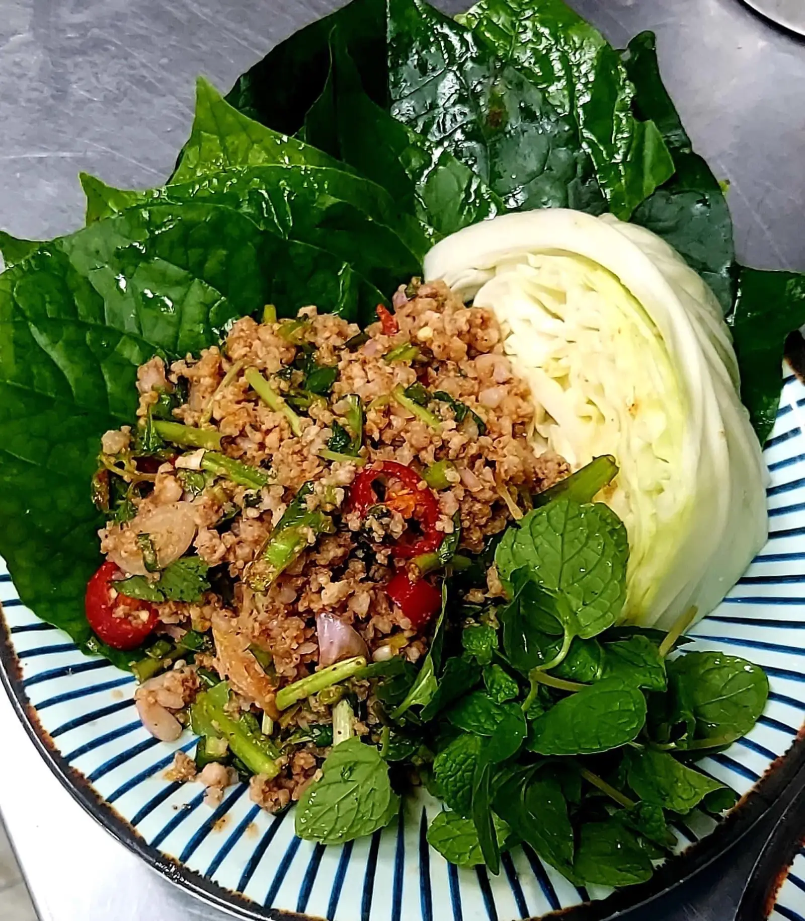 Hình ảnh Gỏi heo bằm trộn thính 