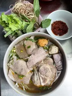 Hình ảnh Bún bò Huế đặc biệt