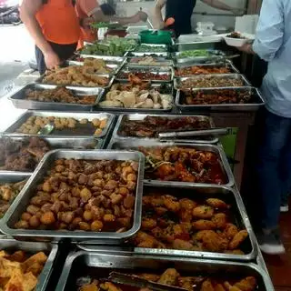 Hình ảnh Rau, tôm rang , thịt chiên xù, chả lá lốt,gà rang muối