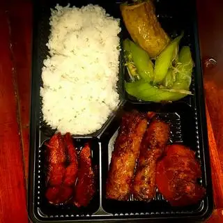 Hình ảnh Cơm gà chua ngọt, đậu phụ nhồi thịt,tôm chiên xù ,mộc