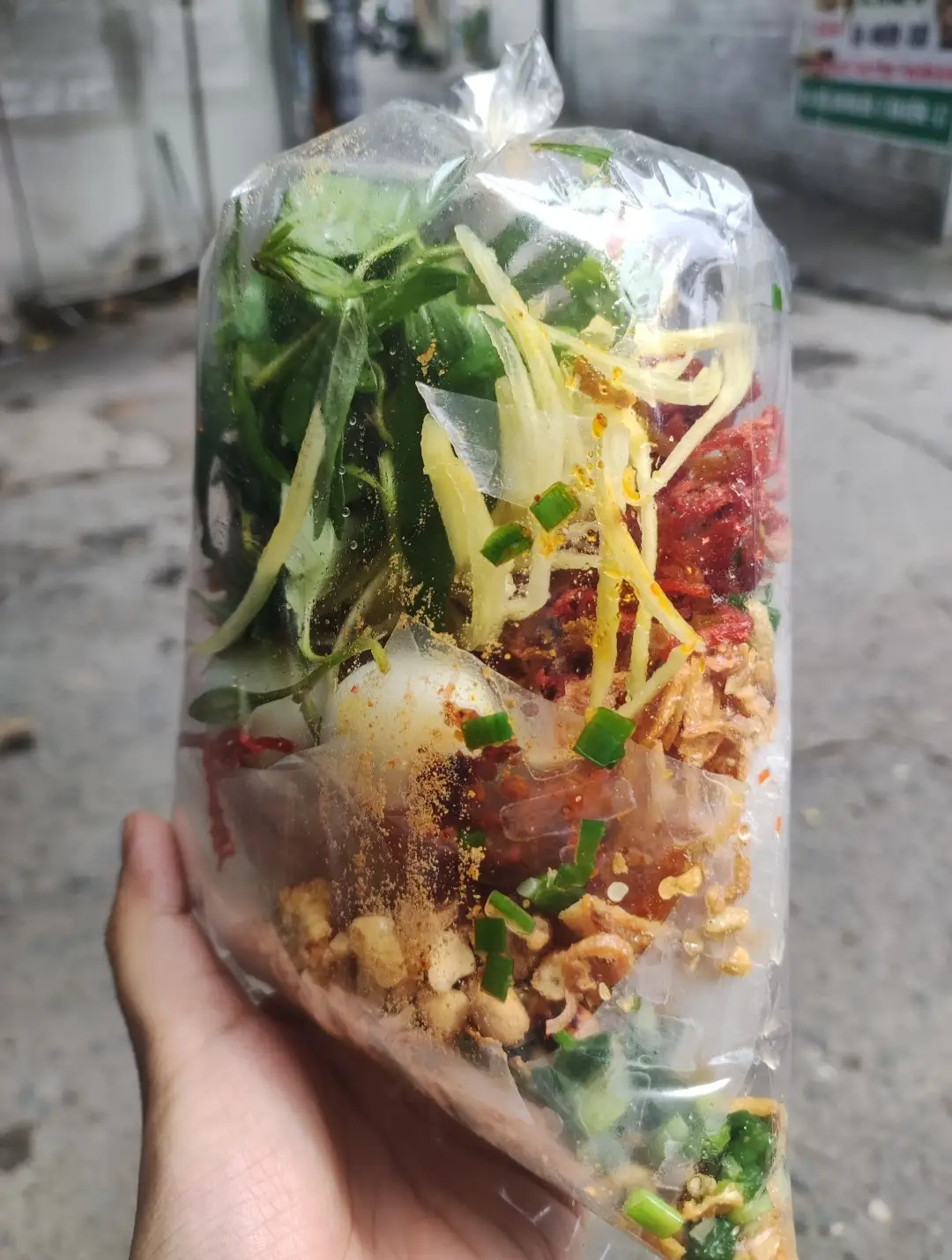 Bánh tráng trộn thập cẩm  - 33.000 ₫ tại Tiệm Bánh Tráng Trộn Ăn Là Ghiền - Lâm Văn Bền