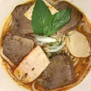 Bún bò nạm chả - 40.000 ₫ tại Bún Bò Út Hảo - Đường Số 50