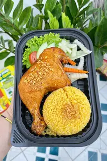 Hình ảnh CƠM GÀ ĐÙI SIÊU TO nhúng mắm TỎI ăn là dính cơm