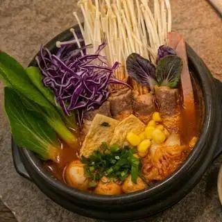 Mì cay Bò Mỹ cuộn nấm kim châm - 68.000 ₫ tại Tito - Mì Cay 7 Cấp Độ - Nguyễn Duy