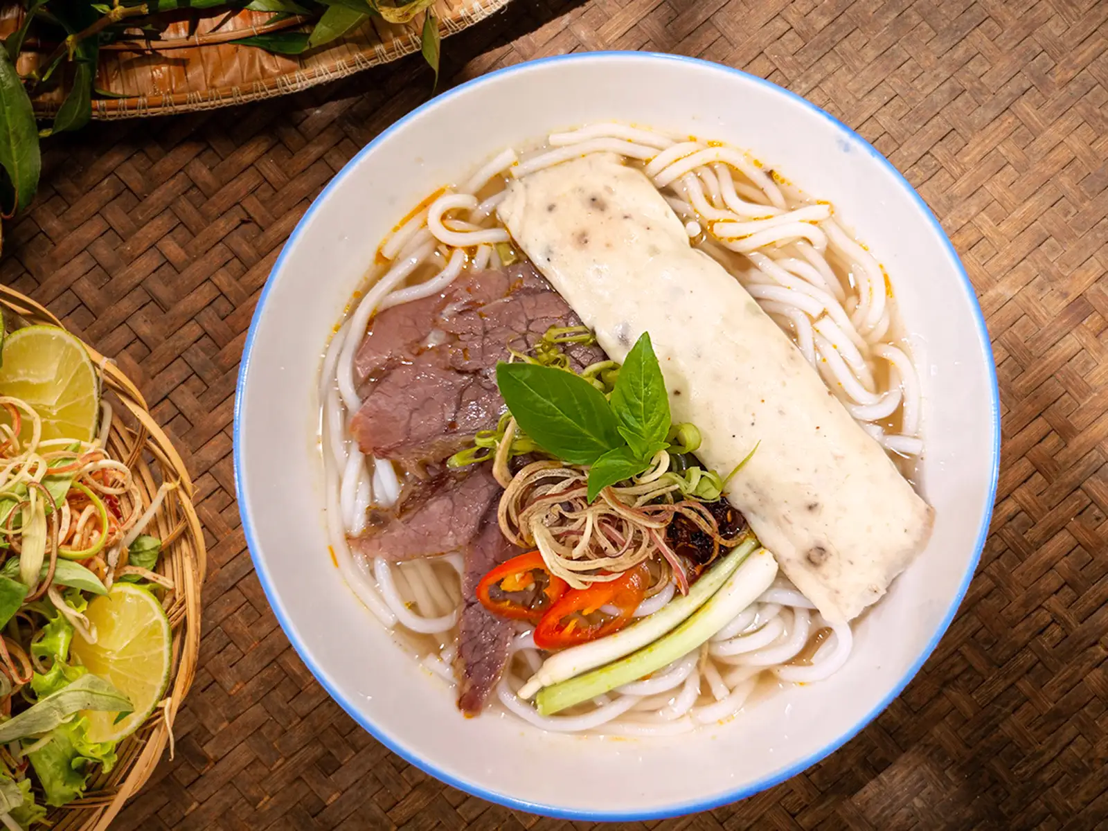 Hình ảnh Bún bò nạm chả