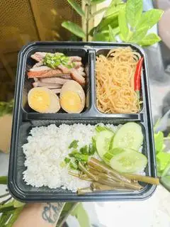 Cơm Tấm Long Xuyên Cơ Bản ( Thịt sợi - Bì - Trứng kho ) - 79.000 ₫ tại Cơm Tấm Mẹ Nấu - Trần Hưng Đạo