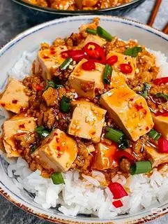 麻辣豆腐盖饭Cơm đậu hũ sốt cay Tứ Xuyên - 88.000 ₫ tại 京宴府 - Kinh Yến Phủ Lẩu & Nướng - Đường Số 8