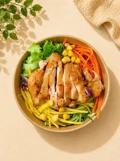 Hình ảnh Bún gạo lứt trộn gà