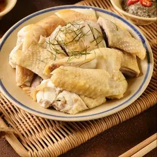 Hình ảnh Gà Luộc 1/2 con tặng sốt chấm