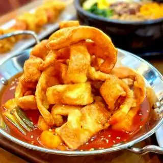 Hình ảnh Cơm rang giòn chả cá sốt bơ tỏi