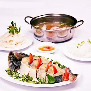 Hình ảnh lẩu cá tầm nấu măng chua