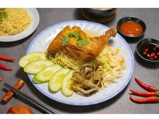 Cơm gà xối mỡ góc tư đùi gà ta  - 67.000 ₫ tại Cơm Gà Xối Mỡ Quỳnh Anh - Nguyễn Nhữ Lãm