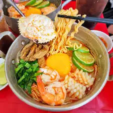 Hình ảnh Mì Thái tomyum hải sản( topping : tôm, mực, cá viên , thanh cua, bò viên)