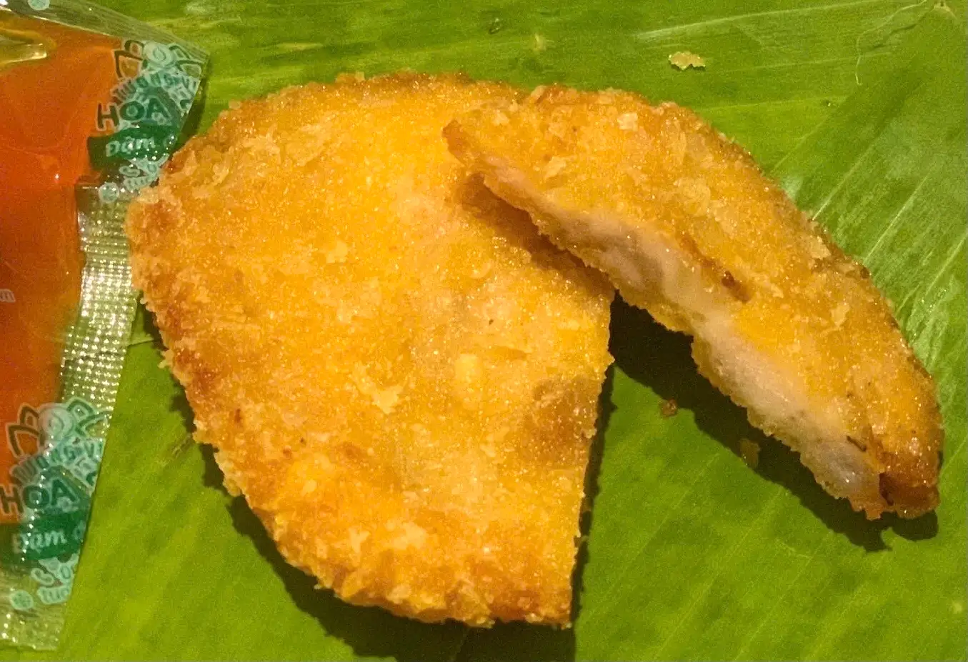 1 cái phô mai que + cá viên cốm non ( 2 viên ) 1 cái bánh gà + 1 cái gà bó xôi mini + 1 ly hồng trà sữa ( không topping )  - 54.900 ₫ tại Đồ Ăn Vặt & Trà Sữa An An - Xô Viết Nghệ Tĩnh