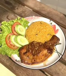 Cơm Chiên Đùi Gà Sốt Tương Tỏi - 65.000 ₫ tại Bún Bò Huế Mỡ Nổi Chị Duyên - Âu Dương Lân