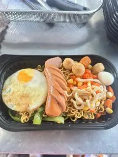 Mì trộn thập cẩm - 49.000 ₫ tại Mì Trộn Indomie & Matcha 3 Điếc - Đường Số 47