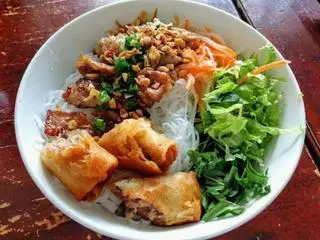 bún thịt nướng chả giò  - 65.000 ₫ tại Bún Thịt Nướng Chả Giò Bảo Ngọc - Gỏi Cuốn - Huỳnh Tấn Phát