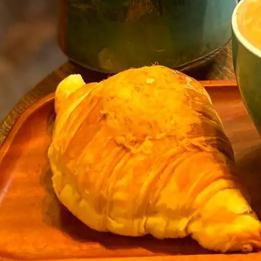 Hình ảnh Salted egg croissant