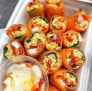 Hình ảnh Cuốn Tốp Mỡ Chấm Sốt Bơ