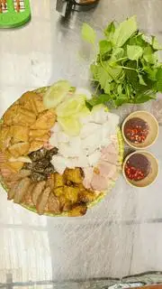 Hình ảnh Bún đậu đầy đủ + trà tắc