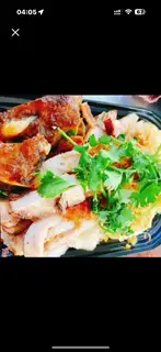 xôi mặn thịt chả heo quay - 50.000 ₫ tại Bánh Mì Hà Nội Nguyệt Vũ - Nguyễn Oanh