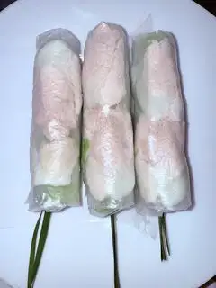 Gỏi cuốn thịt nạc - 13.000 ₫ tại Bếp Nhà BB - Gỏi Cuốn & Bún Mắm Nêm & Rau Má Mix - Đường Số 1