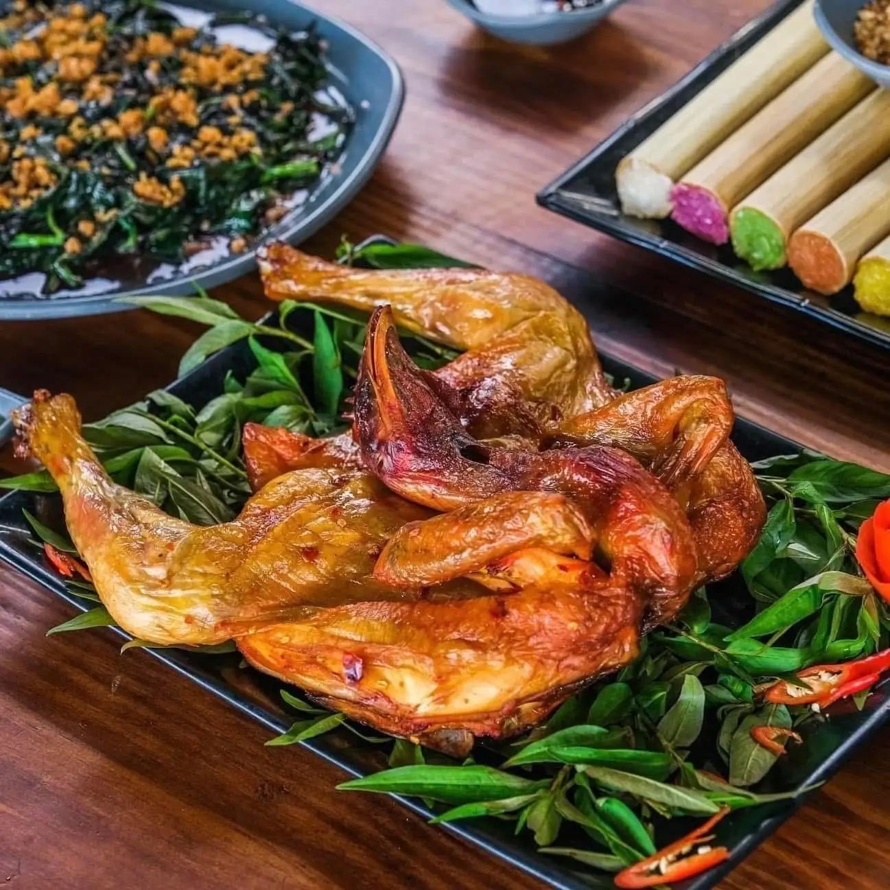Combo 1 Gà Nướng Lu + 1 cơm lam + 5 bánh bao - 260.000 ₫ tại Gà Nướng Lu A Sơn - Cách Mạng Tháng 8